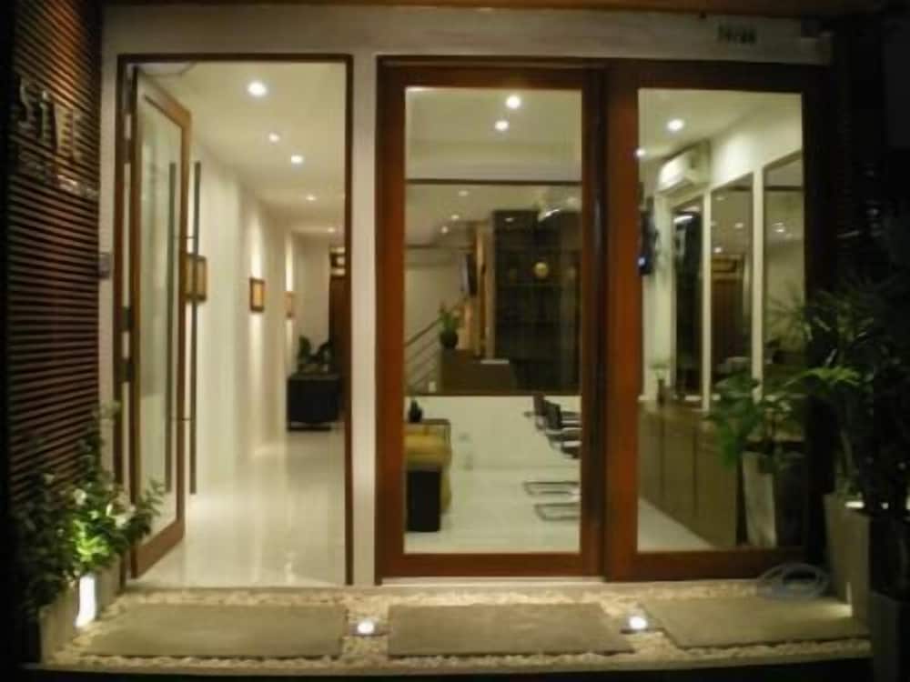 5ive Beach House Hotel, Thaïlande