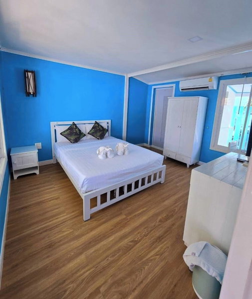 IP Plus Beach Resort, Koh Lan, Thailand