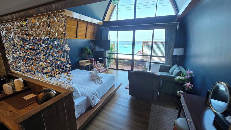 IP Plus Beach Resort, Koh Lan, Thailand