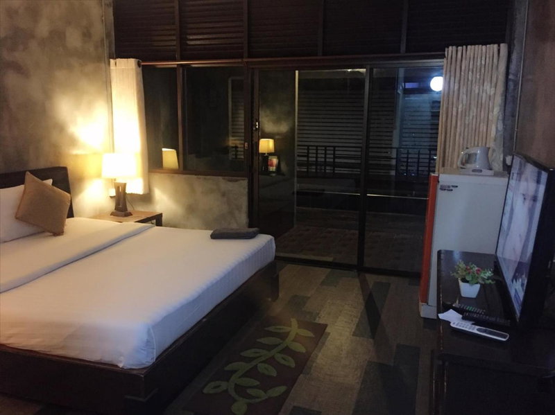 Crescent Bay Resort, Ko Samed, Thailand