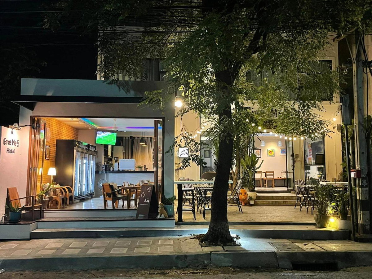 Hotel · Give Me 5 Hostel, Chiang Mai
