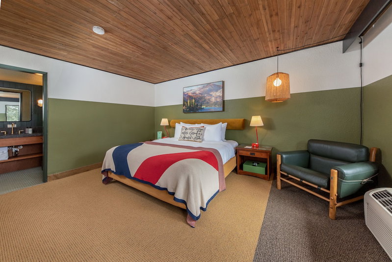 Station House Inn - Near Heavenly Gondola, South Lake Tahoe, United States