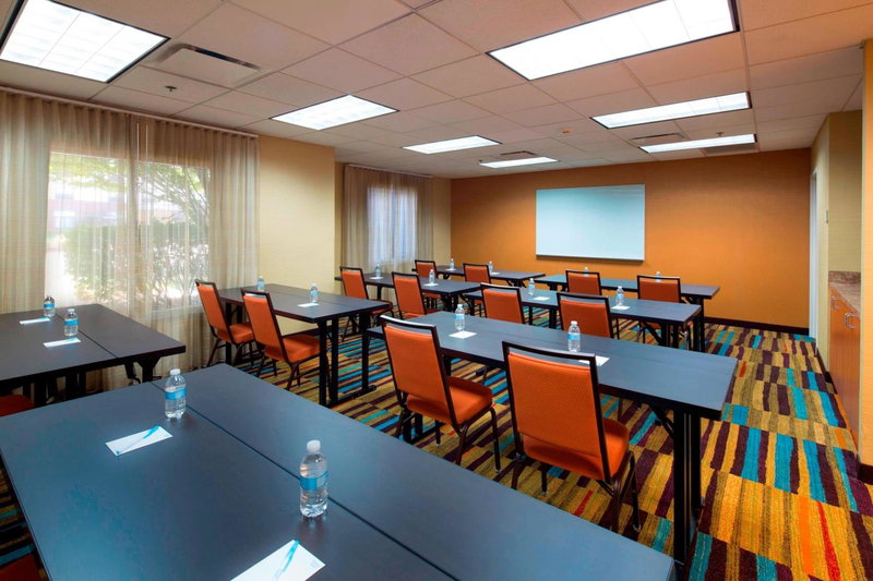Fairfield Inn & Suites by Marriott Newark Liberty International Airport, Newark, United States