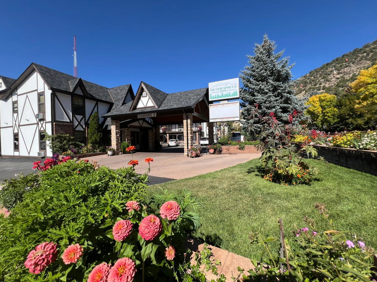 Hotel · Silver Spruce Inn, Glenwood Springs