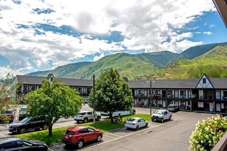 Silver Spruce Inn, Glenwood Springs, United States