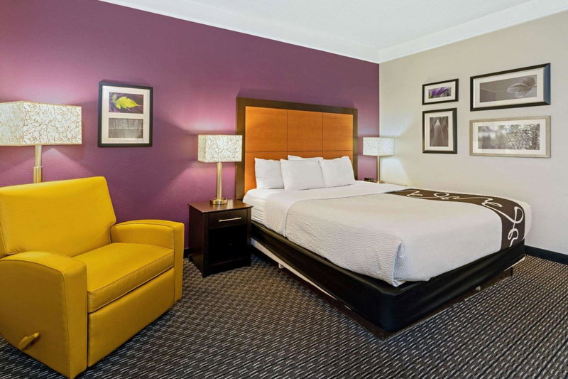 La Quinta Inn & Suites by Wyndham Phoenix Scottsdale, Scottsdale, United States