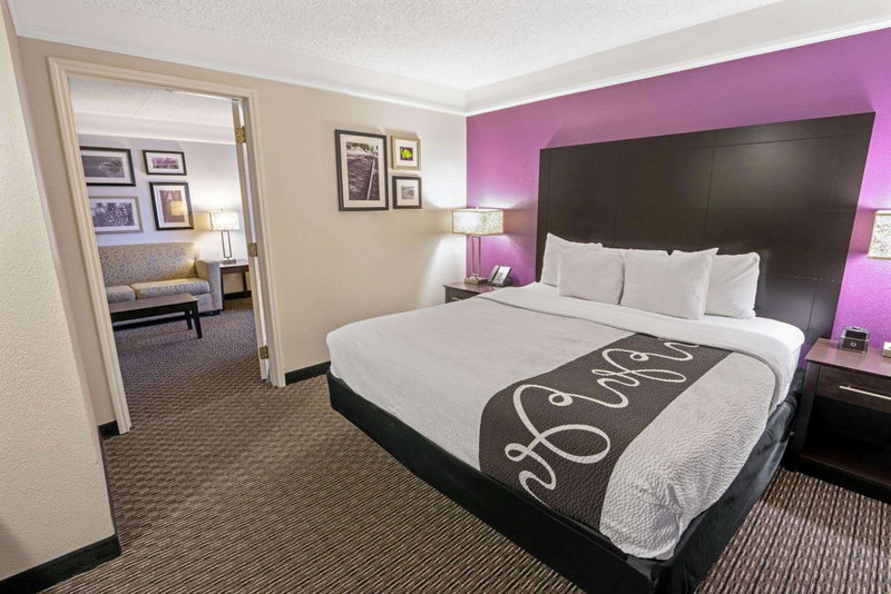 La Quinta Inn & Suites by Wyndham Phoenix Scottsdale, Scottsdale, United States