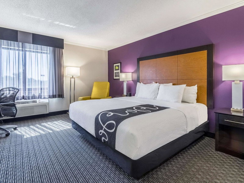 La Quinta Inn & Suites by Wyndham Phoenix Scottsdale, Scottsdale, United States
