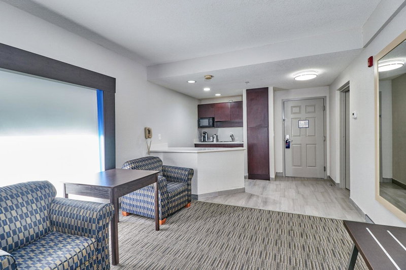 Holiday Inn Express Hotel & Suites Clearwater US 19 North by IHG, Clearwater, United States