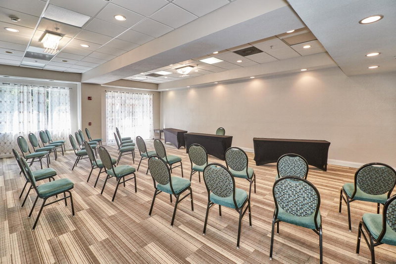 Holiday Inn Express Hotel & Suites Clearwater US 19 North by IHG, Clearwater, United States