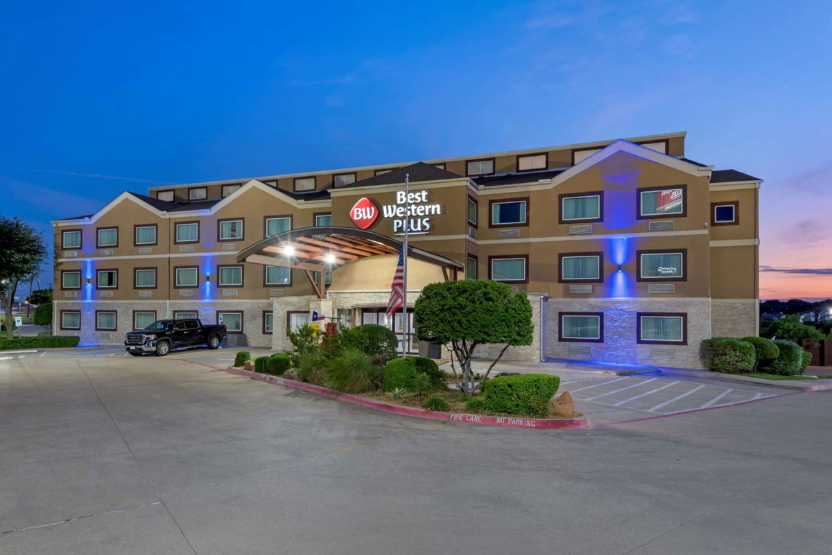 Hotel · Best Western Plus Arlington North Hotel & Suites, Arlington
