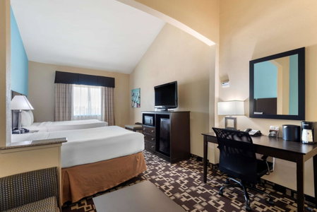 Best Western Plus Arlington North Hotel & Suites, Arlington, United States