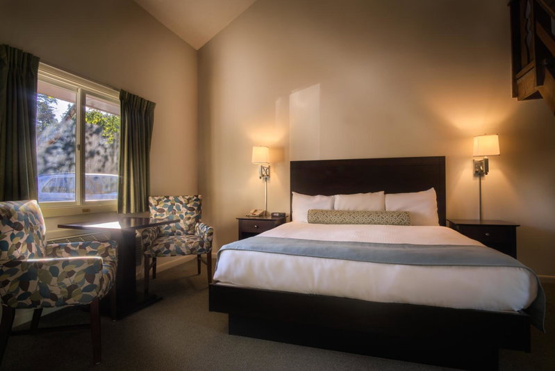 Sun & Ski Inn and Suites, Stowe, United States
