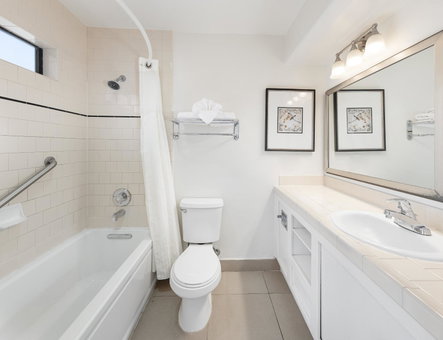 Pelican Inn & Suites, Cambria, United States