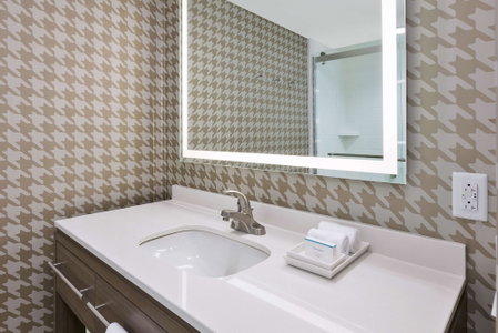 Home2 Suites by Hilton Wilmington Wrightsville Beach, Wilmington, United States