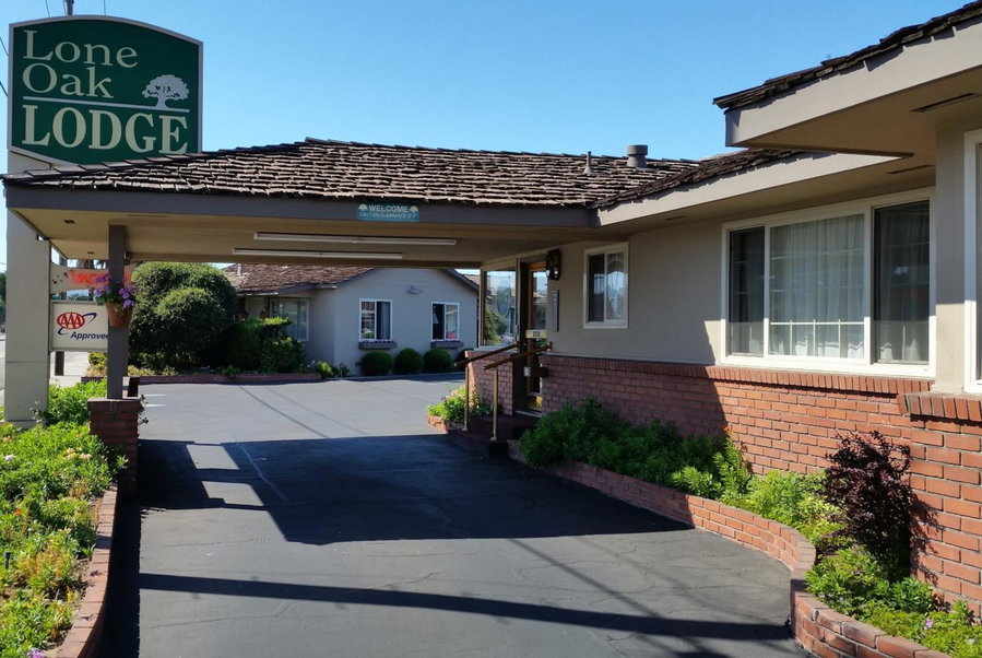 Lone Oak Lodge, Monterey, United States