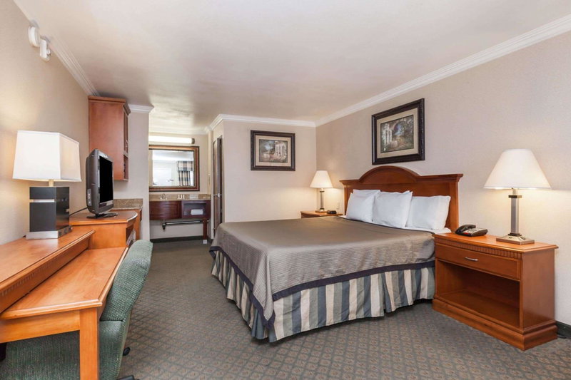 Travelodge by Wyndham Sylmar CA, Sylmar, United States