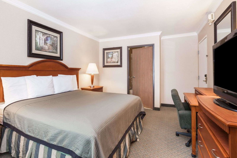 Travelodge by Wyndham Sylmar CA, Sylmar, United States