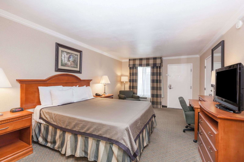 Travelodge by Wyndham Sylmar CA, Sylmar, United States