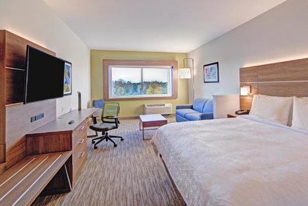 Holiday Inn Express & Suites Charlotte Southwest by IHG, Charlotte, United States