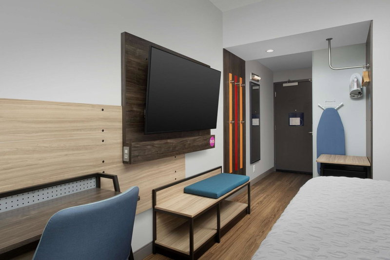 Tru By Hilton Charlotte Airport Lake Pointe, Charlotte, United States