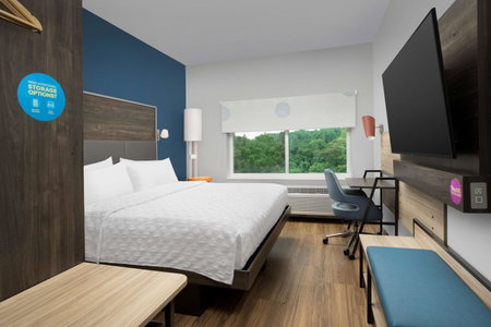 Tru By Hilton Charlotte Airport Lake Pointe, Charlotte, United States