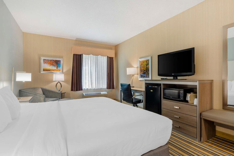 Best Western Plus New England Inn & Suites, Berlin, United States