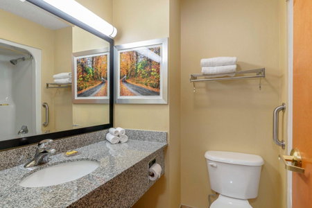 Best Western Plus New England Inn & Suites, Berlin, United States