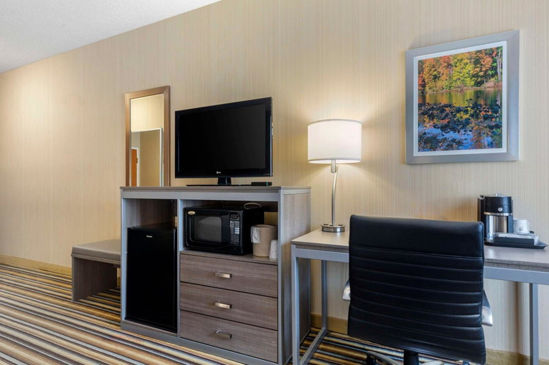 Best Western Plus New England Inn & Suites, Berlin, United States