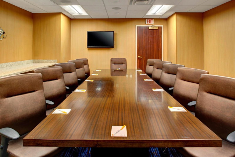 Courtyard by Marriott Columbus Downtown, Columbus, United States