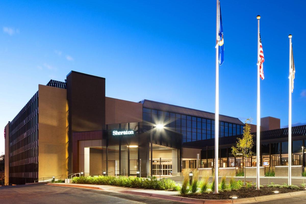 Hotel · Sheraton Bloomington, Bloomington