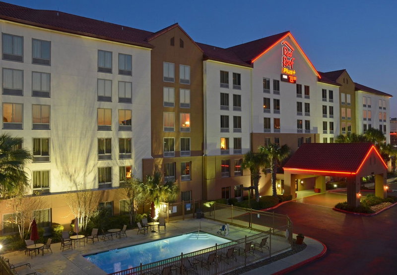 Red Roof Inn PLUS+ San Antonio Downtown - Riverwalk, San Antonio, United States