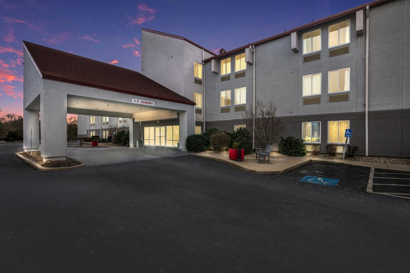 Red Roof Inn PLUS+ Boston - Logan, Saugus, United States