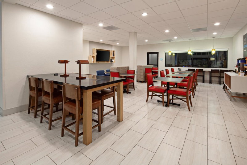 Holiday Inn Express & Suites Rancho Mirage - Palm Spgs Area by IHG, Rancho Mirage, United States