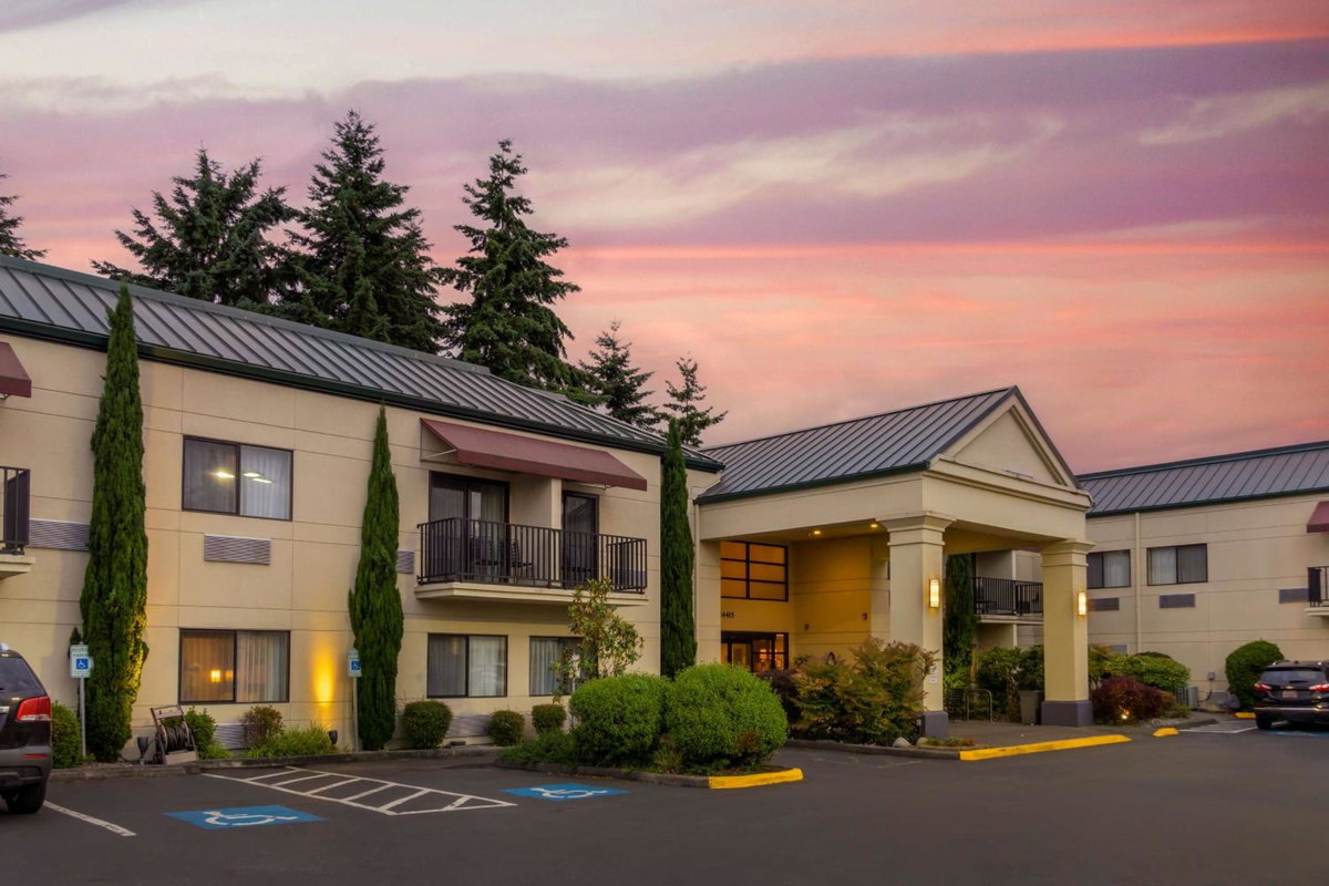 Hotel · Best Western Plus Plaza by the Green, Kent