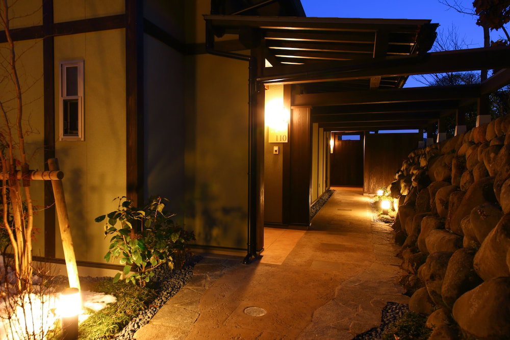 Asagirinomieru Yado Yufuin Hanayoshi, Japan