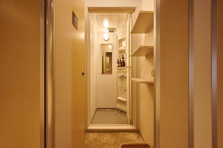 CAPSULE HOTEL CONTINUE NijojoKita, Kyoto, Japan