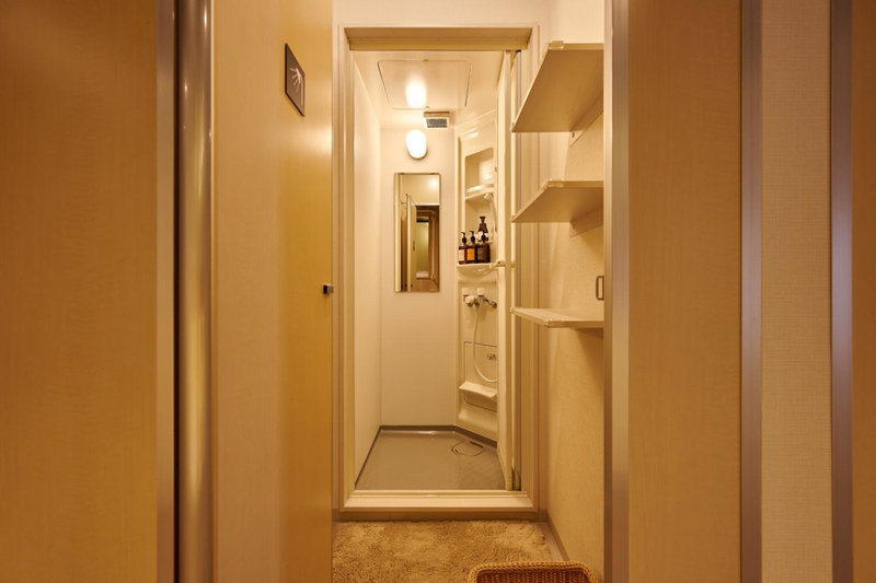 CAPSULE HOTEL CONTINUE NijojoKita, Kyoto, Japan