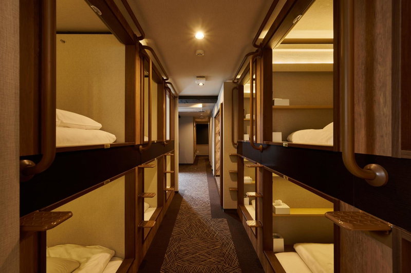 CAPSULE HOTEL CONTINUE NijojoKita, Kyoto, Japan