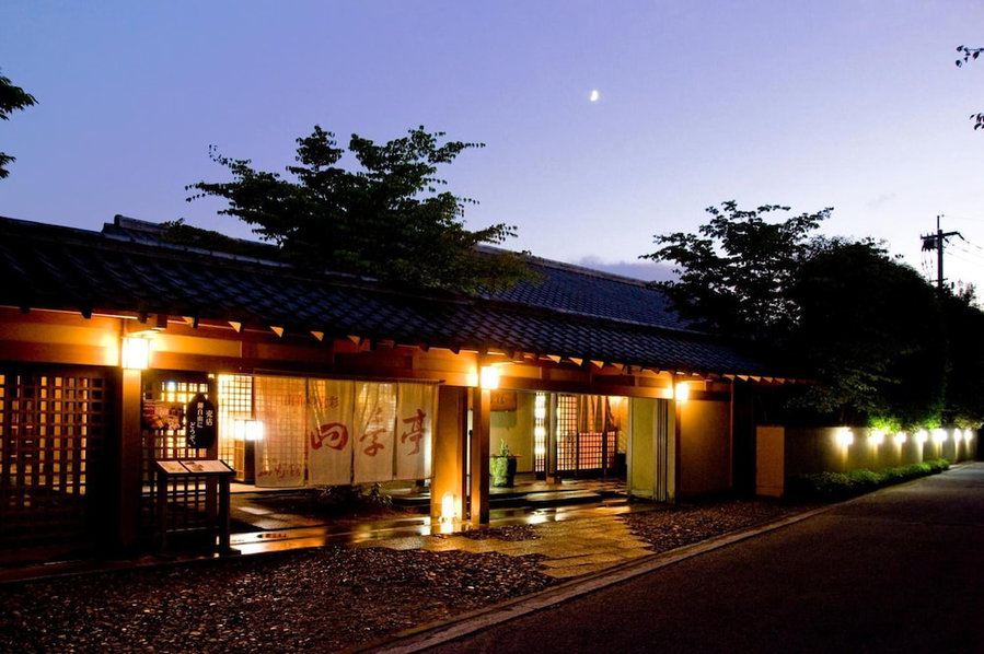 Yufuin Santokan, Yufu, Japan