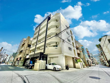 Villa Izumizaki, Naha, Japan