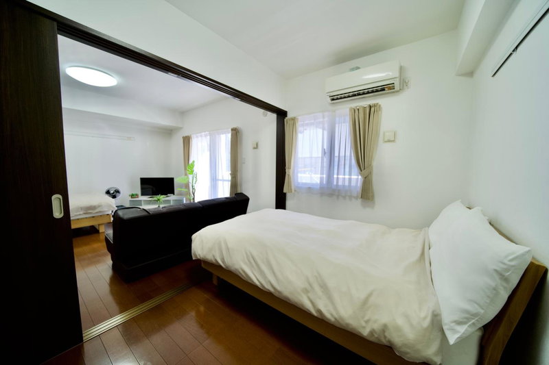 Villa Izumizaki, Naha, Japan