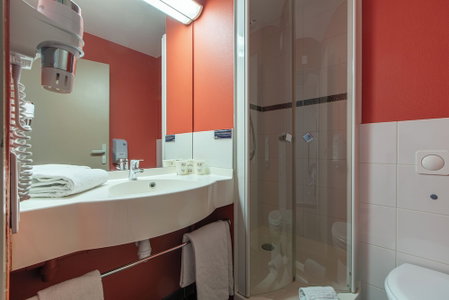 ACE Hôtel Châteauroux Déols, Deols, France