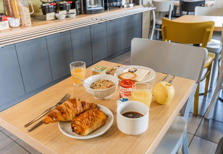 B&B HOTEL Mulhouse Ile Napoléon, Illzach, France