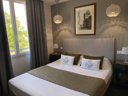 Brit Hotel Acacias, Arles, France