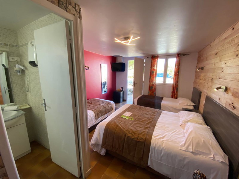 Hotel Des 4 Vents "Esprit Camargue" Parking Privé Gratuit, Aigues-Mortes, France