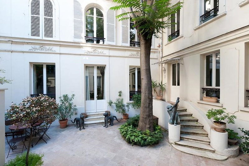 Hôtel des Bains, Paris, France