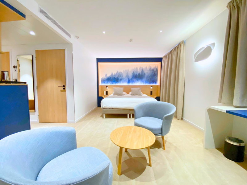 Brit Hotel Piscine & Spa - Fougères, Lécousse, France