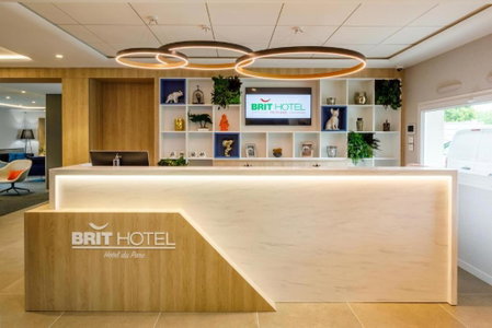 Brit Hotel Piscine & Spa - Fougères, Lécousse, France