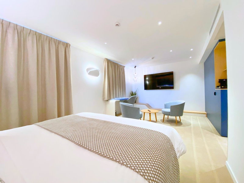 Brit Hotel Piscine & Spa - Fougères, Lécousse, France